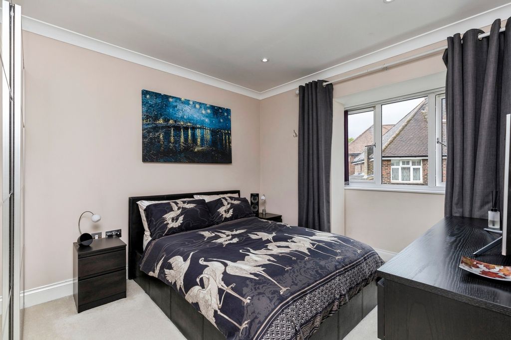 Additional image 5 of 2 bed flat for saleElm Grove, Horsham, West Sussex RH13