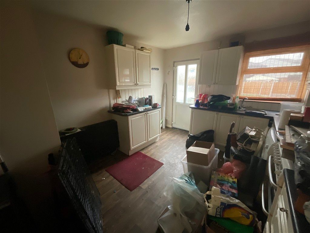 Property photo 3 of 5 Kitchen