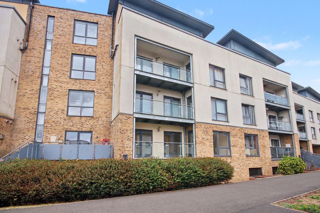 Property photo 2 of 5 170 Hammonds Drive, Peterborough, Cambridgeshire Pe1 5Ax
