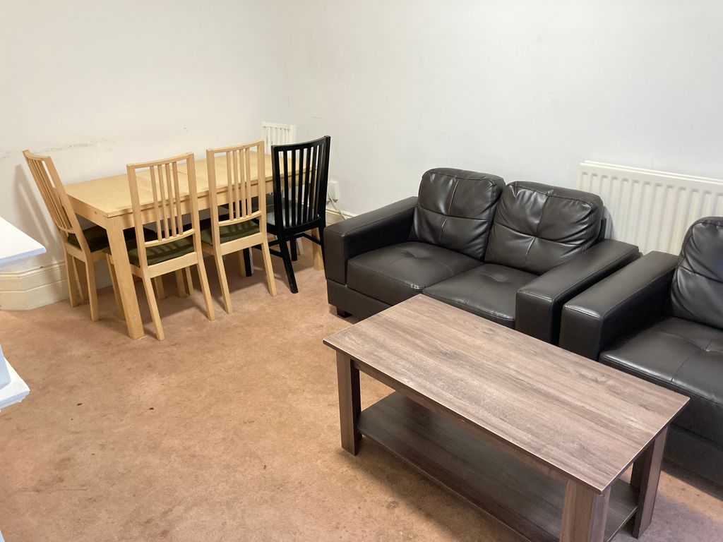 Property photo 2 of 27