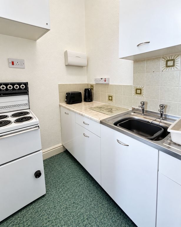 Property photo 3 of 5 Kitchen