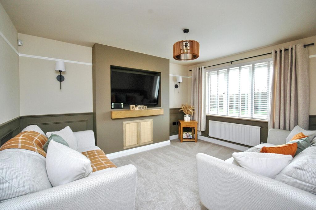 Property photo 3 of 20 Living Room