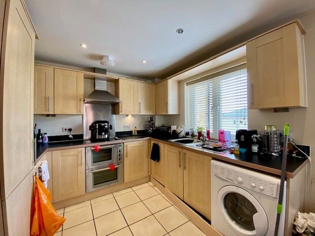Property photo 2 of 8 Kitchen