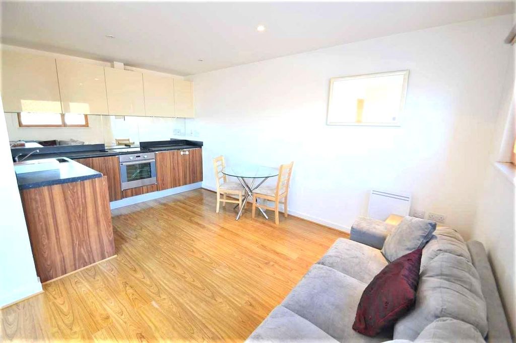 Property photo 2 of 8 Gallery