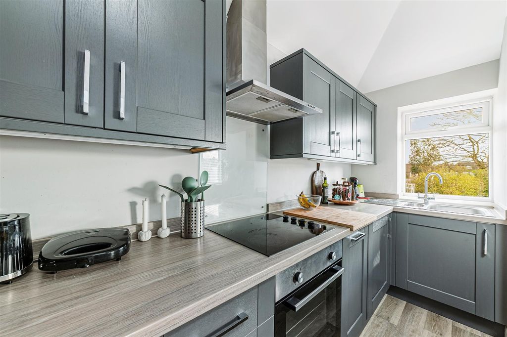 Property photo 2 of 11 Fff 223 Noel Road-4.Jpg