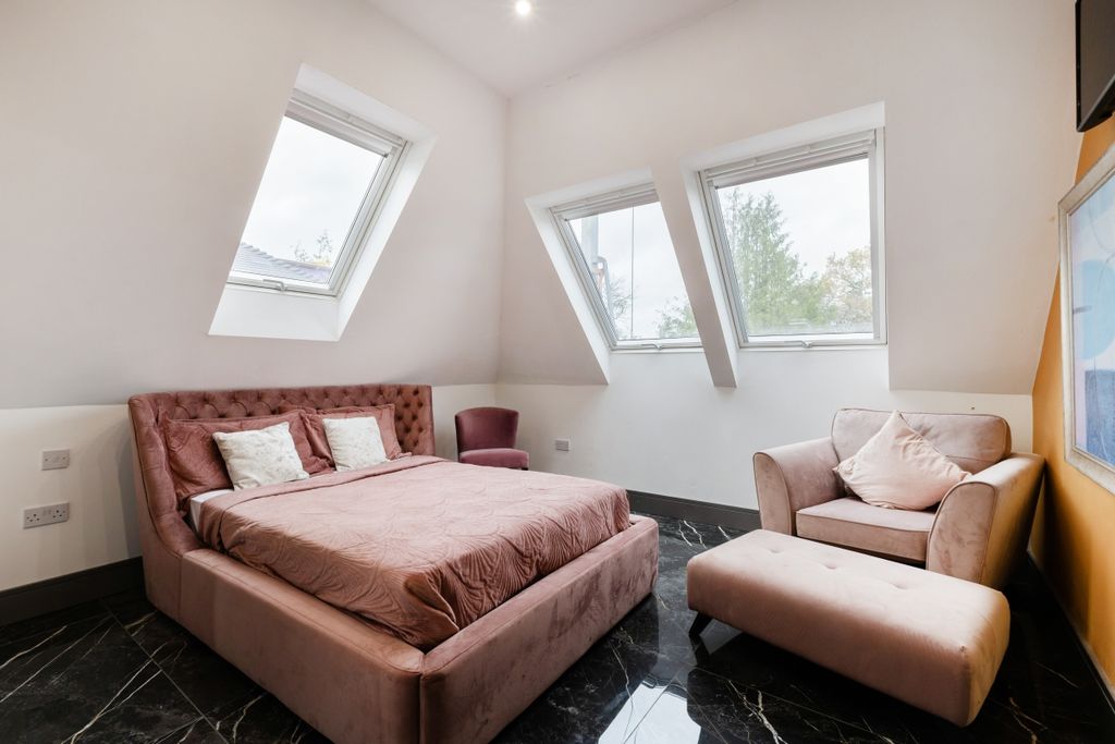 Additional image 24 of 5 bed detached house to rentWaggon Road, Barnet EN4