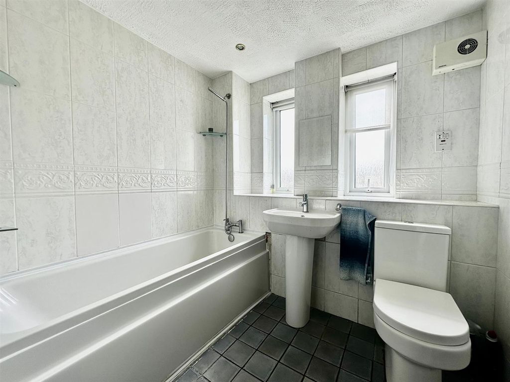 Additional image 8 of 2 bed flat for saleRuskin Court, Knutsford WA16