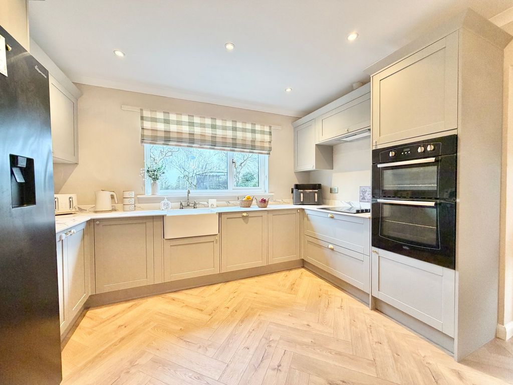Property photo 2 of 30 Dining Kitchen
