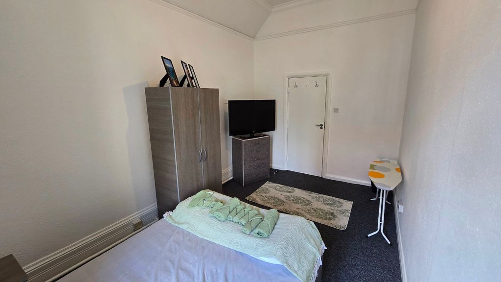 Property photo 2 of 34