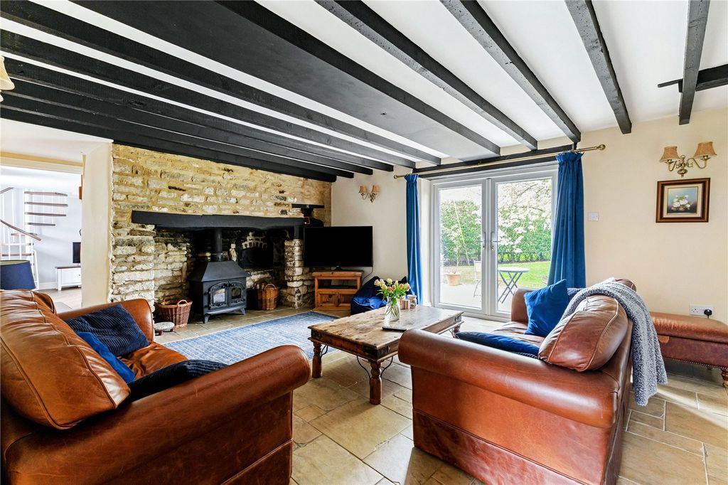 Property photo 2 of 15 Sitting Room