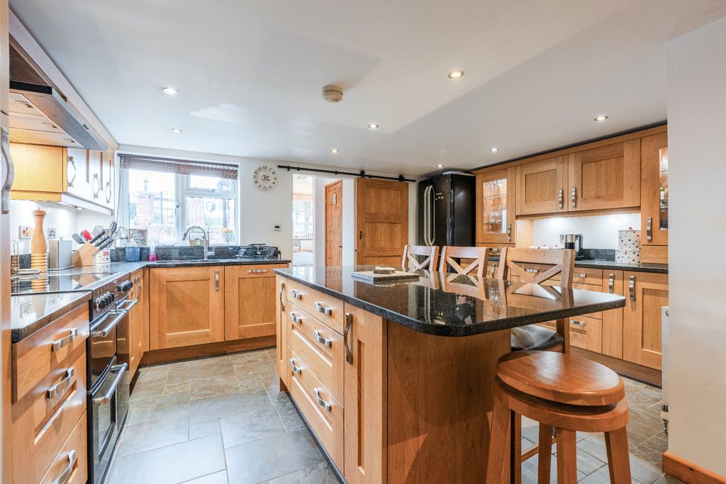 Property photo 3 of 27