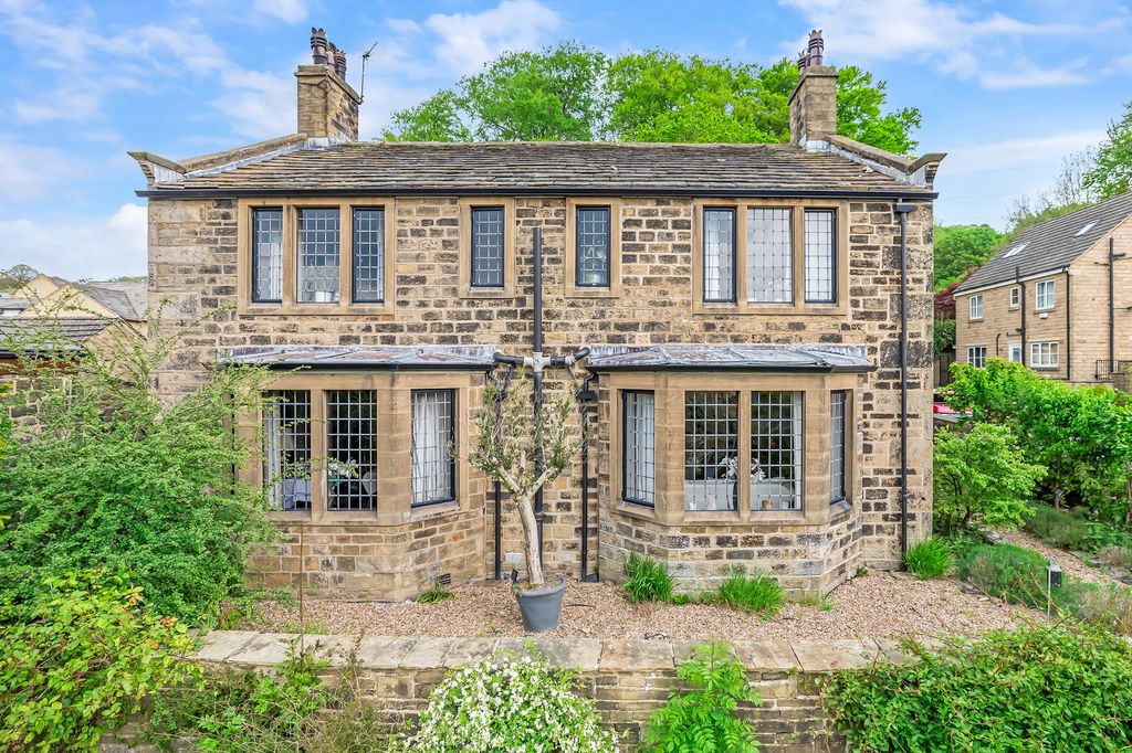 Property photo 1 of 32