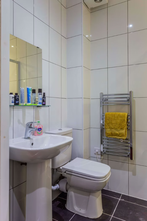Property photo 2 of 32