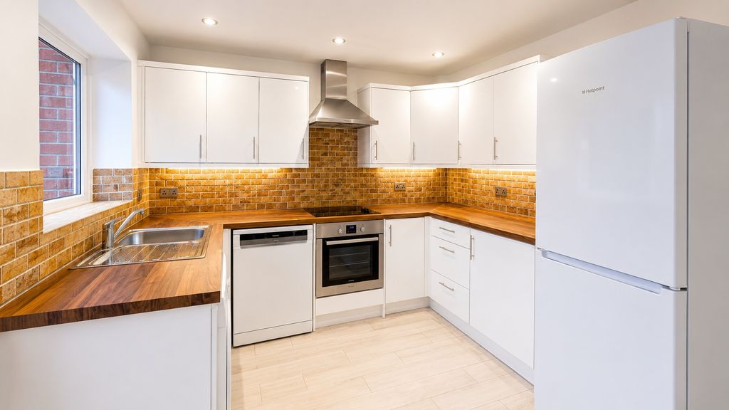 Property photo 2 of 16 4438121