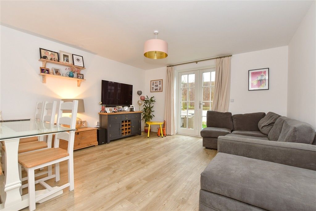 Property photo 1 of 14 Lounge