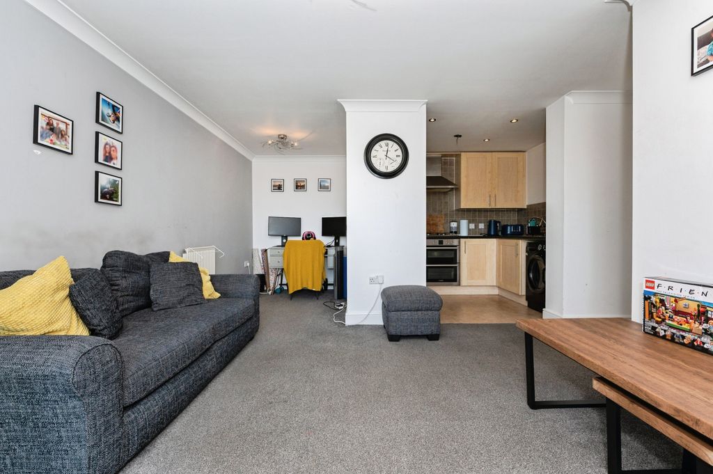 Property photo 3 of 8