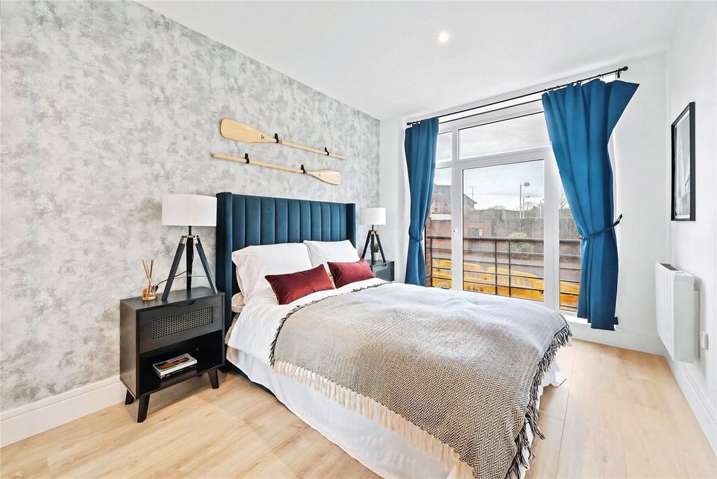 Property photo 3 of 9 Bedroom