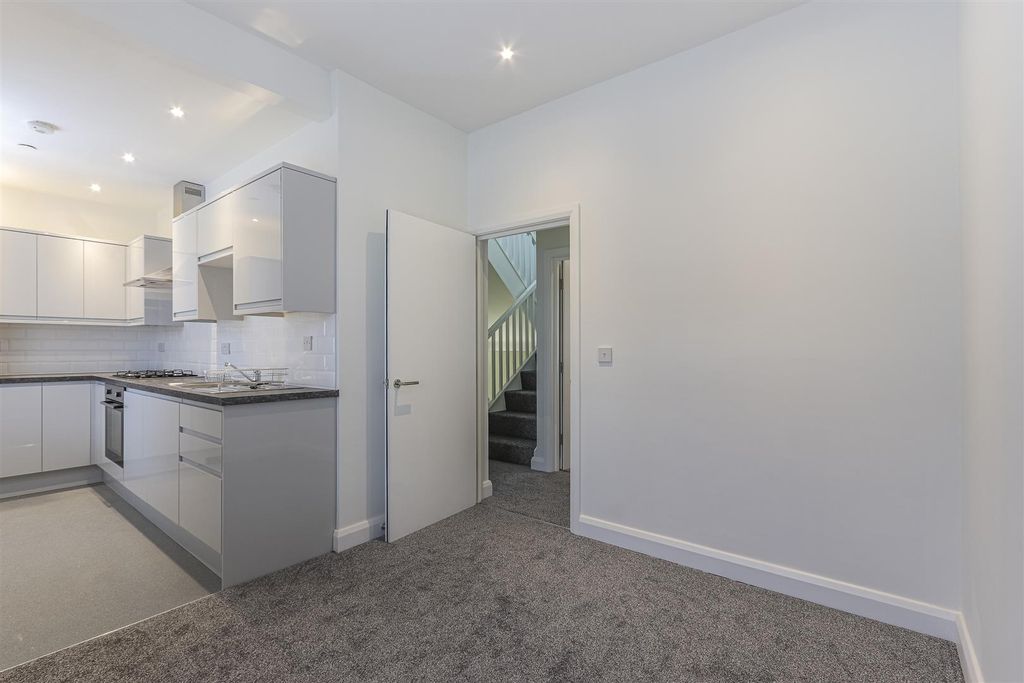 Property photo 3 of 13 Clive Road 15 Fff-3.Jpg