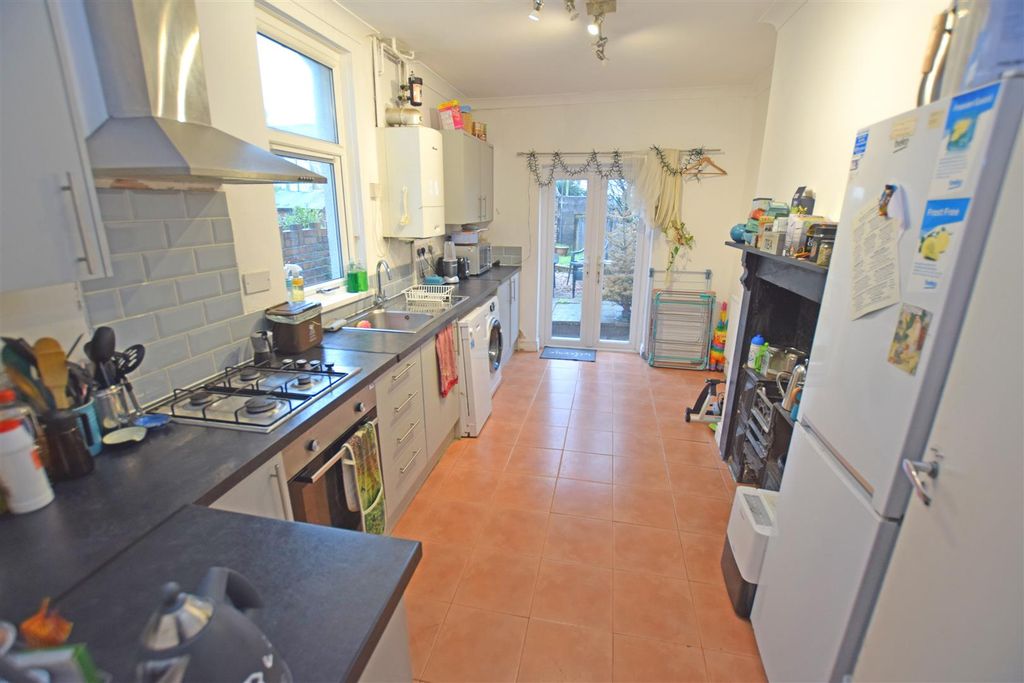Property photo 1 of 11 Kitchen.Jpg