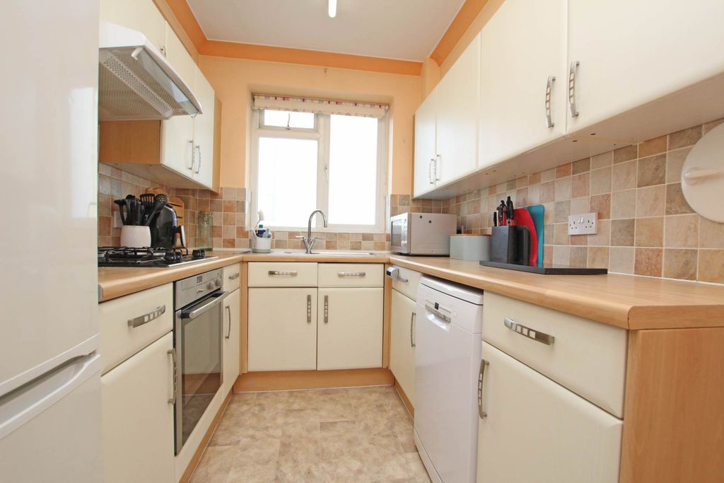 Property photo 3 of 21