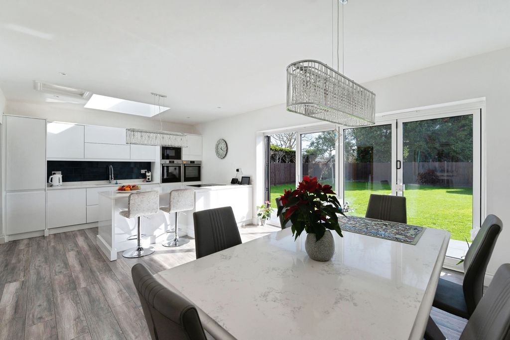 Property photo 2 of 27 Pbox-Img.Jpg