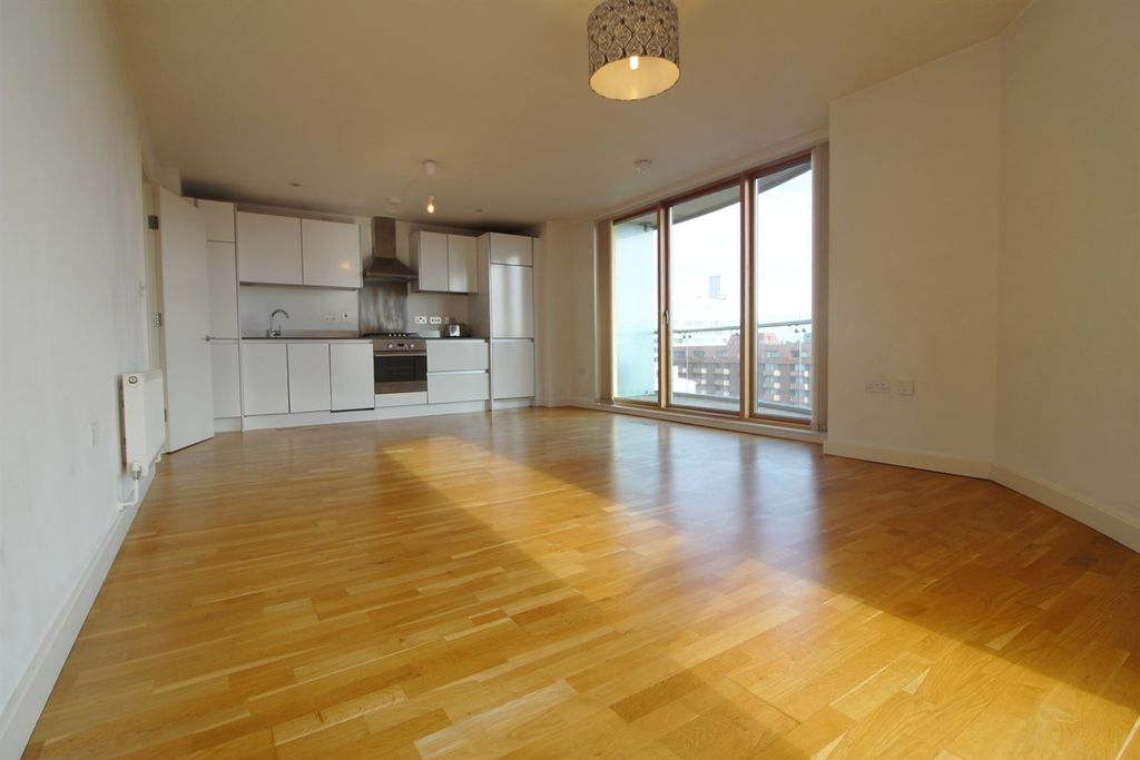 Property photo 2 of 7 Living+Area