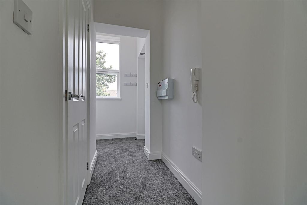 Property photo 3 of 7 Small Lobby Area