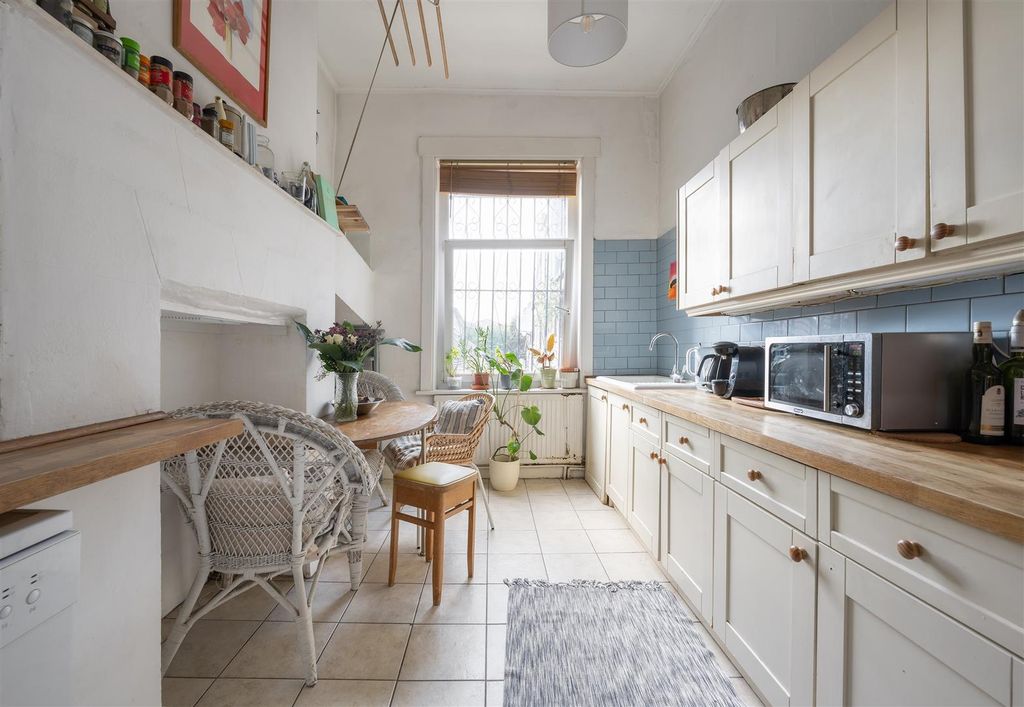 Property photo 3 of 22 Lower Clapton Road, E5