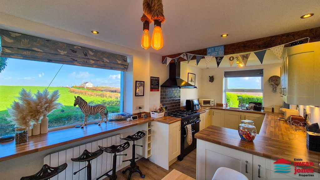 Property photo 3 of 30