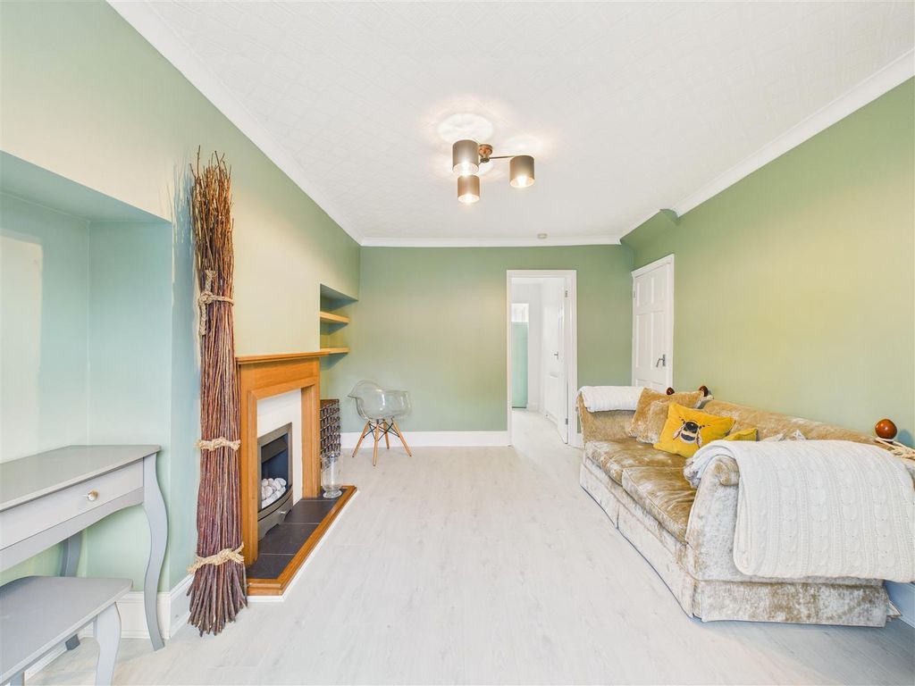 Property photo 3 of 13 Cam05193G0-Pr0091-Still005.Jpg