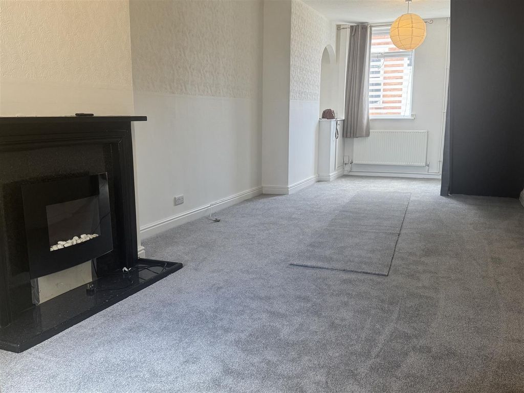 Property photo 3 of 11 Lounge