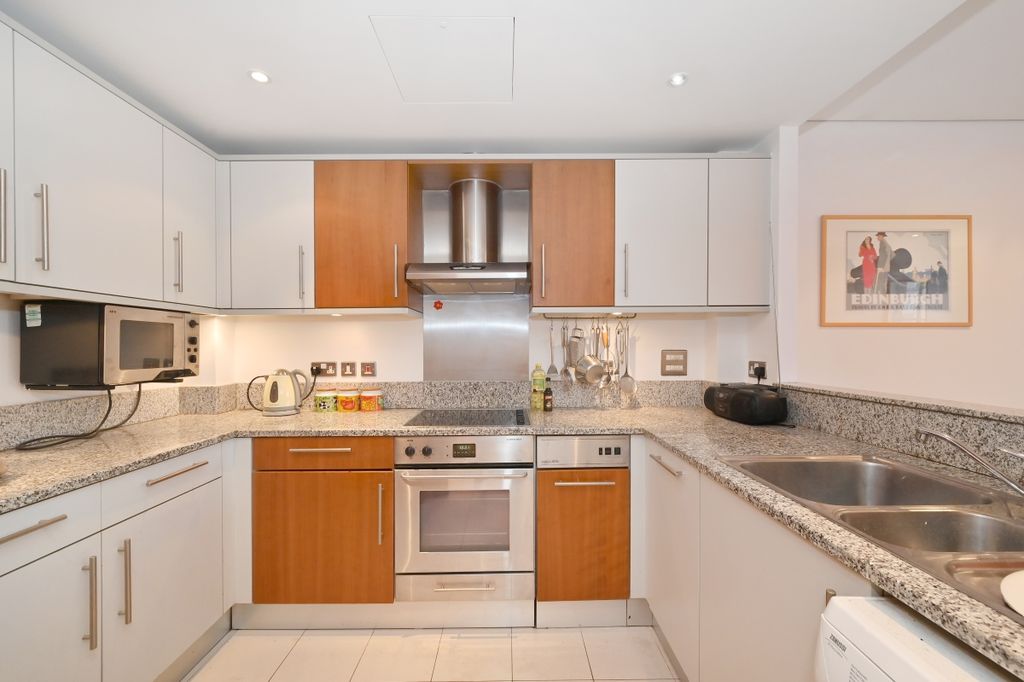 Property photo 2 of 11 416-Spice-Quay-He...
