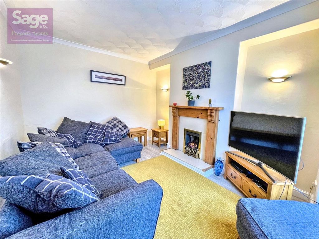 Property photo 3 of 25
