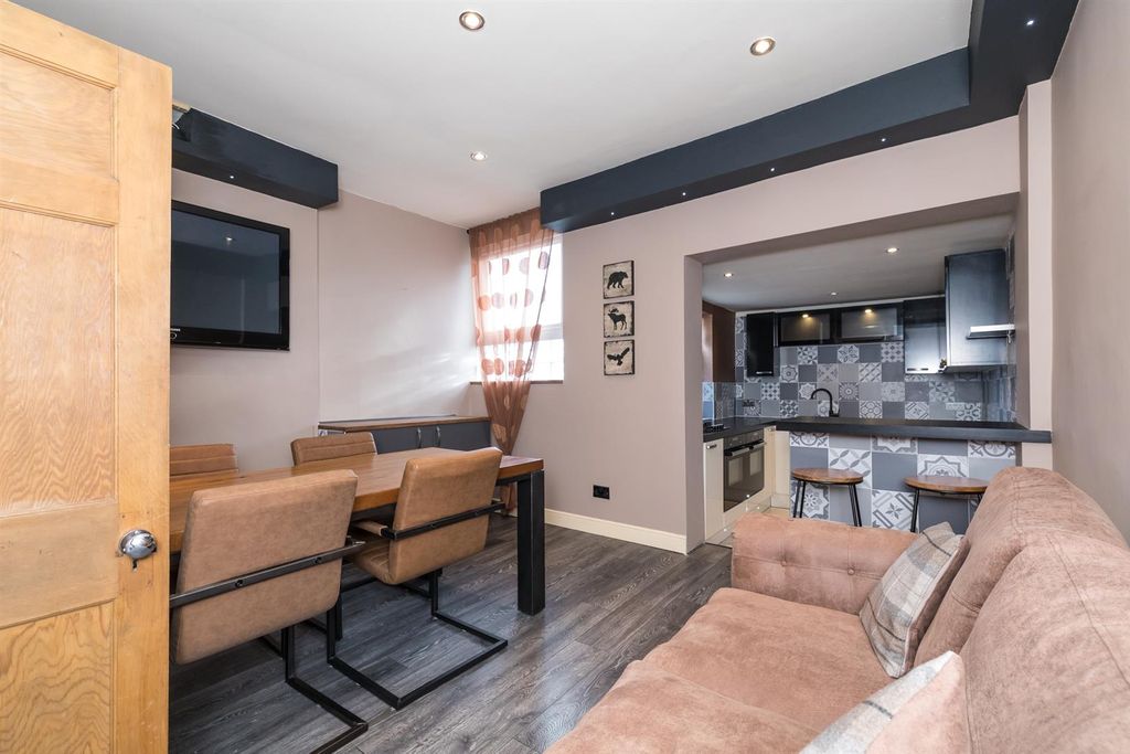 Property photo 2 of 10 Dining Room