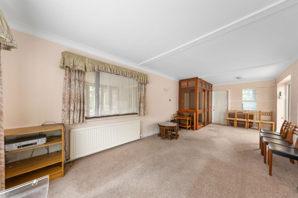 Property photo 3 of 25