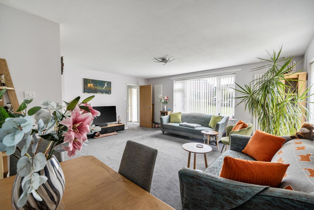 Property photo 3 of 20 Living Room