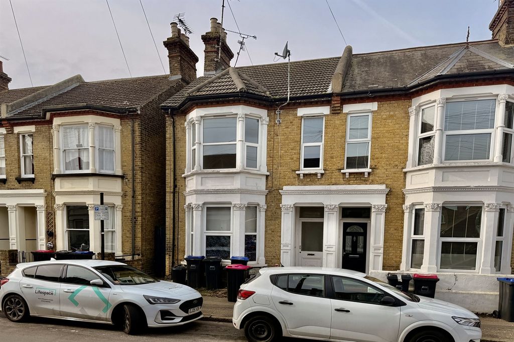 Property photo 1 of 7 (Main)