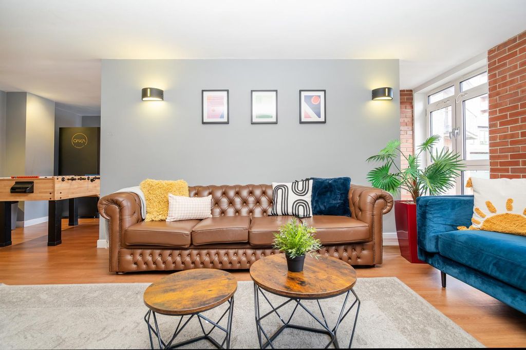 Property photo 1 of 32