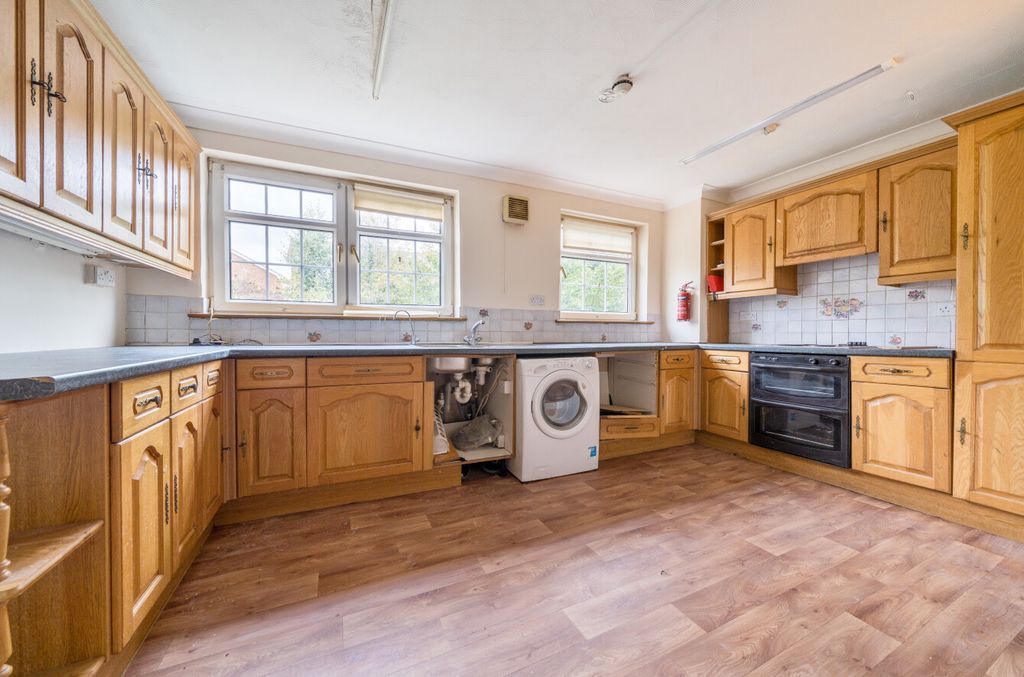 Property photo 3 of 15 1360100-11-68d7E2...