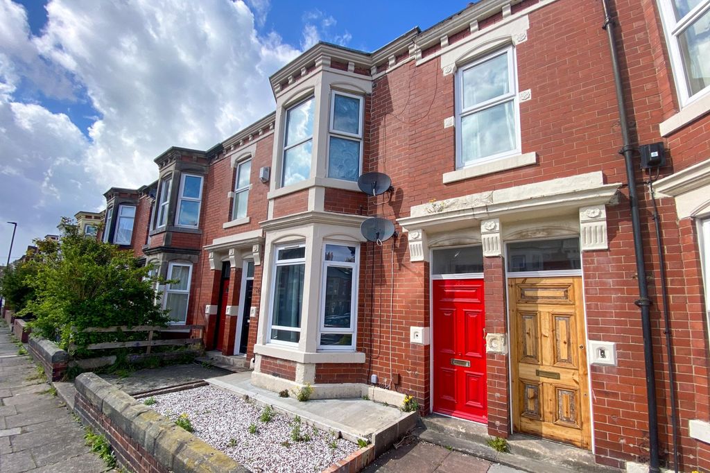 Property photo 1 of 8 External