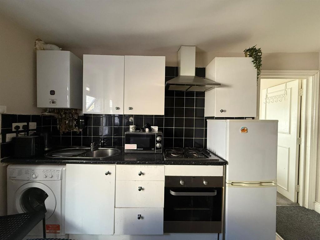 Property photo 2 of 8 Kitchen.Jpg