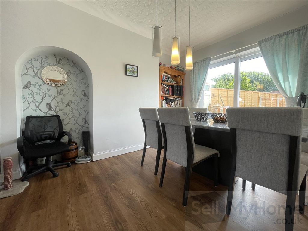 Property photo 3 of 14 Dining Room