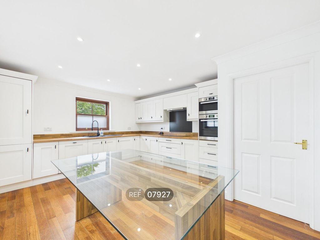 Property photo 2 of 25 Kitchen