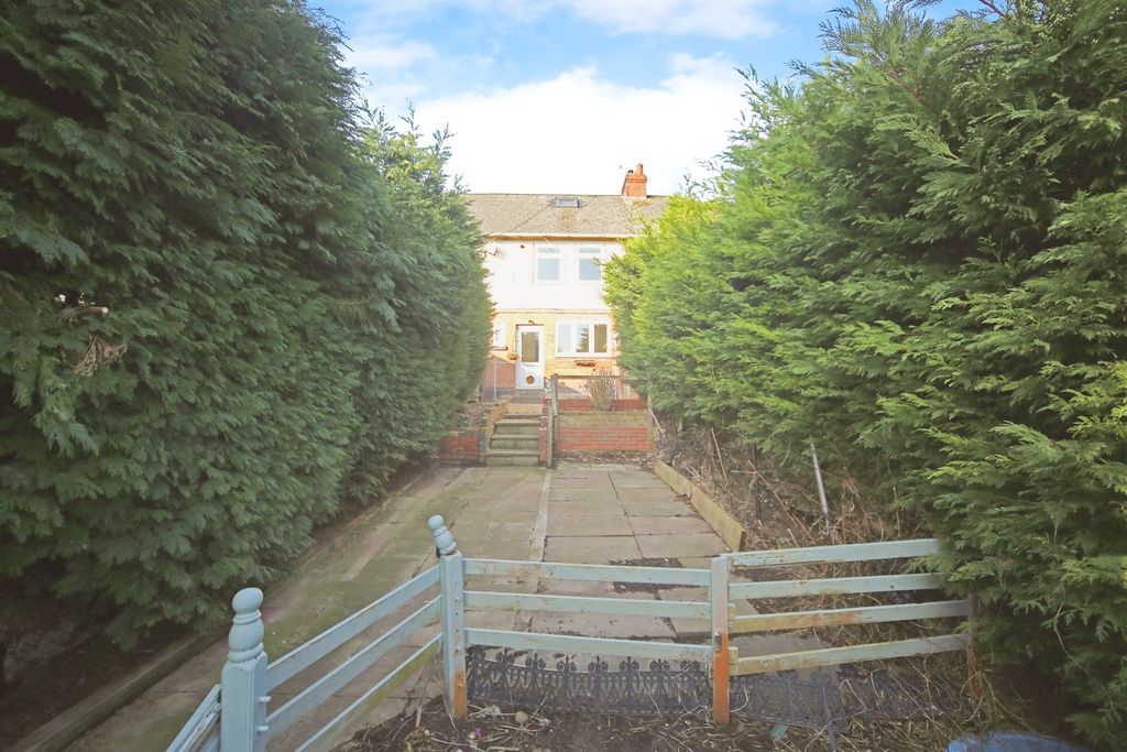 Property photo 2 of 25