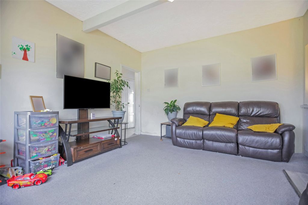 Property photo 2 of 21 Living Room