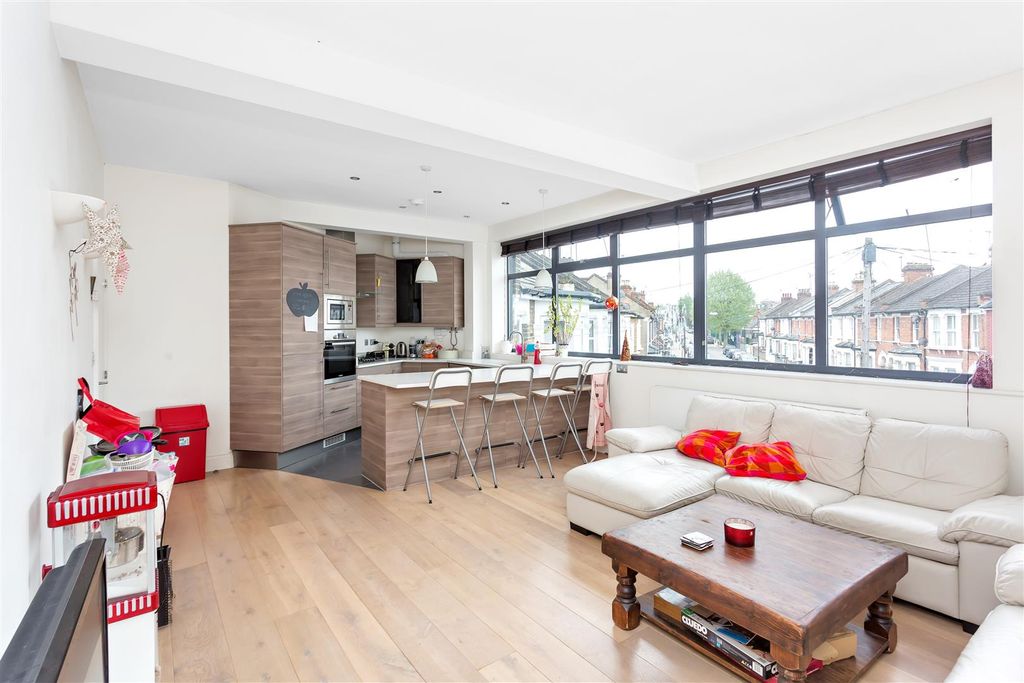 Property photo 1 of 11