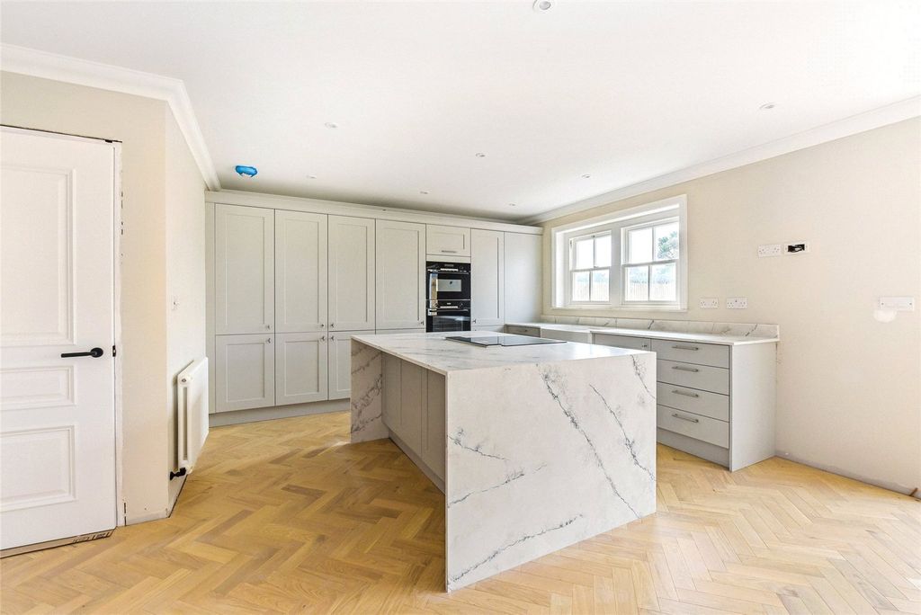 Property photo 2 of 10 Kitchen Dining Room