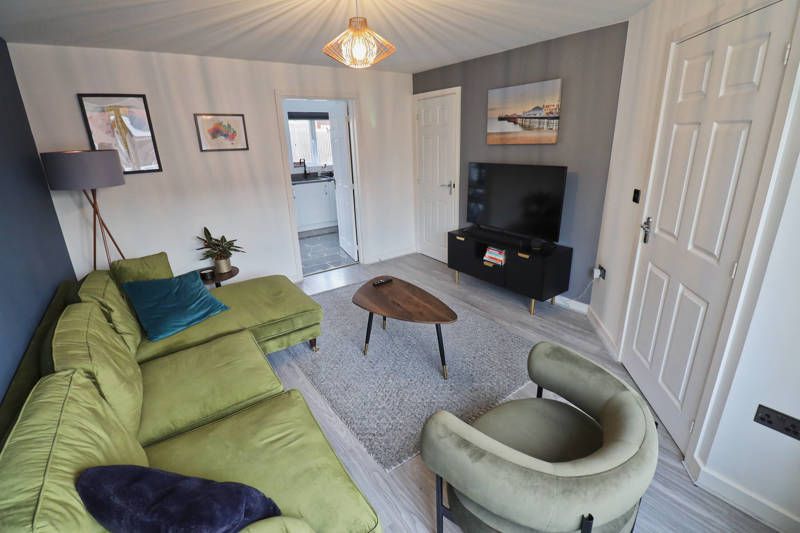 Property photo 3 of 11 Lounge