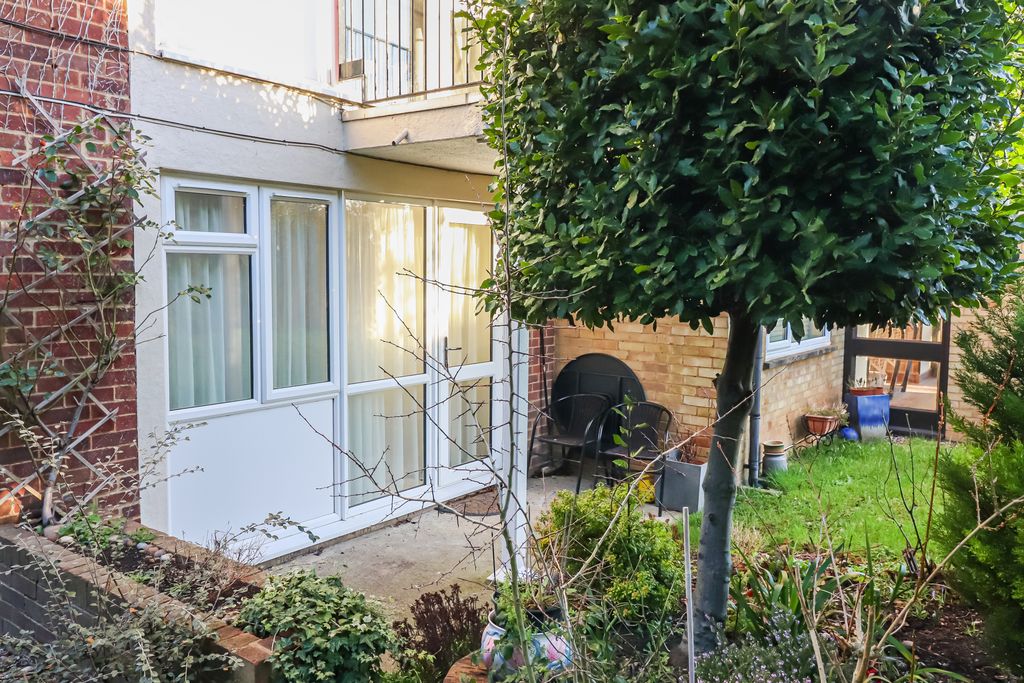 Property photo 1 of 12