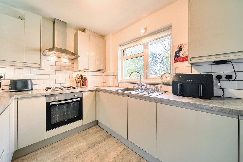 Property photo 2 of 22 1523999-14-6Ab0Fa...